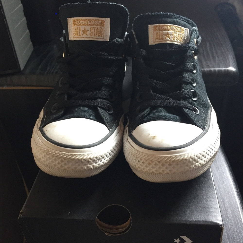 Converse Women’s Sneakers Size 7